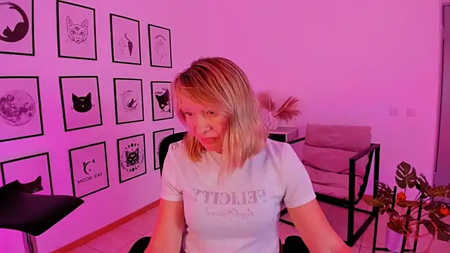 RosalindaFortuna online show from 12/25/24, 02:23