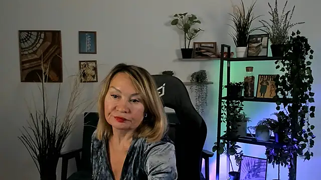 RosalindaFortuna online show from 01/04/25, 02:04