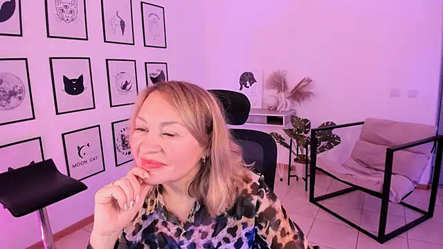 RosalindaFortuna online show from 01/13/25, 11:41