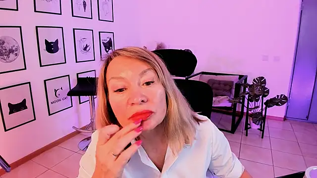 RosalindaFortuna online show from 02/10/25, 02:16