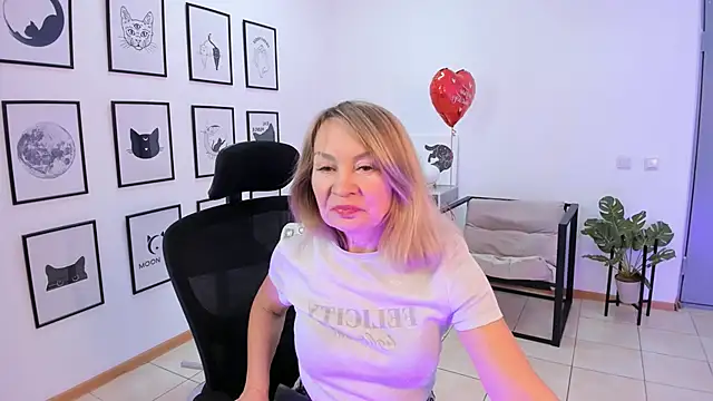 RosalindaFortuna online show from 02/18/25, 11:11