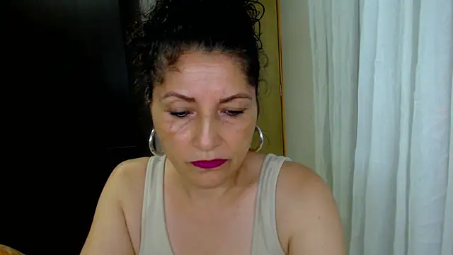 arianna ros3 online show from 04/21/26, 11:51