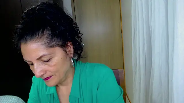 Snapshot of arianna_ros3 chatting on 05/14/26, 01:12 arianna ros3 online show from 05/14/26, 01:12