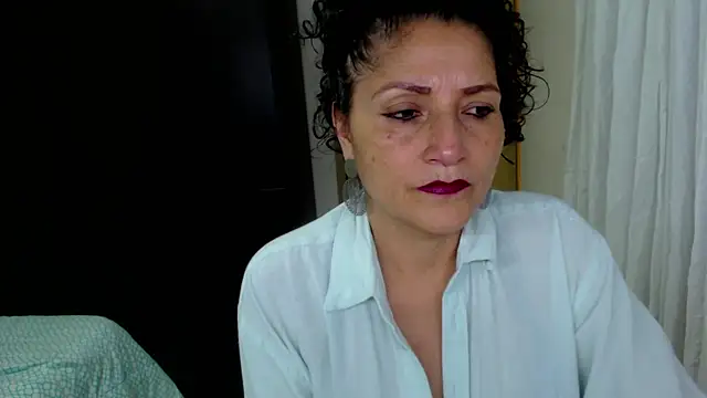 Snapshot of arianna_ros3 chatting on 06/07/26, 01:21 arianna ros3 online show from 06/07/26, 01:21