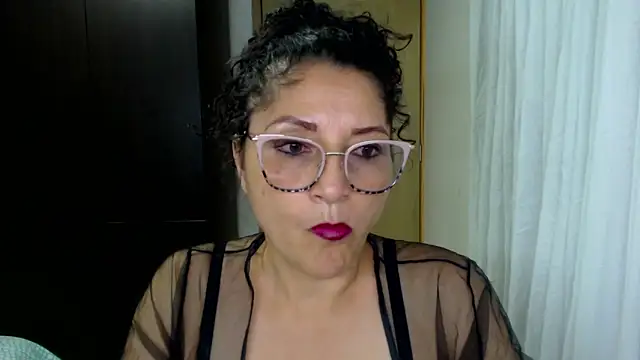 Snapshot of arianna_ros3 chatting on 06/15/26, 02:25 arianna ros3 online show from 06/15/26, 02:25