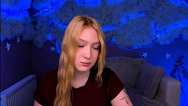 playful sophie online show from 04/19/26, 07:27