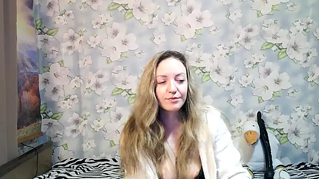 KattyLuuu online show from 10/10/25, 08:30