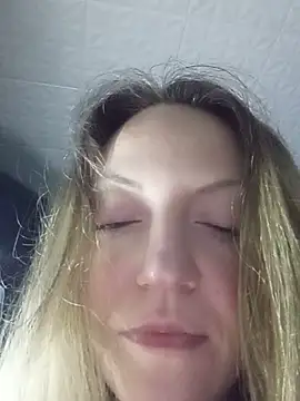KattyLuuu online show from 05/15/26, 10:50