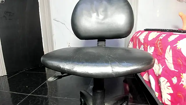amber diior online show from 03/18/26, 02:58