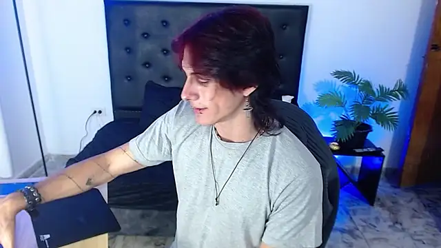 Snapshot of andreey50 chatting on 12/03/25, 08:51 andreey50 online show from 12/03/25, 08:51