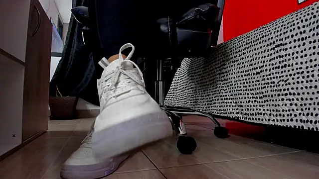 Snapshot of Keiny-Rave chatting on 10/05/25, 01:37 Keiny-Rave online show from 10/05/25, 01:37