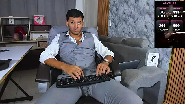 Hideintheoffice online show from 02/03/26, 06:40