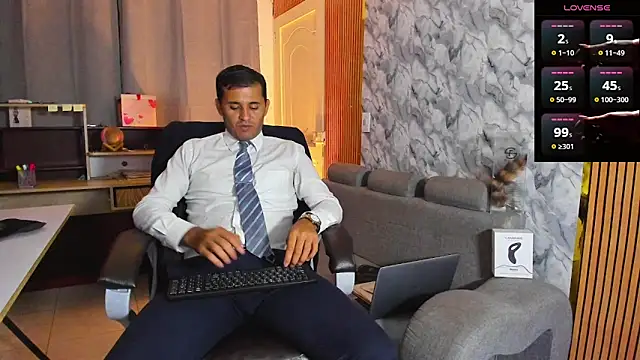 Hideintheoffice online show from 02/11/26, 04:39