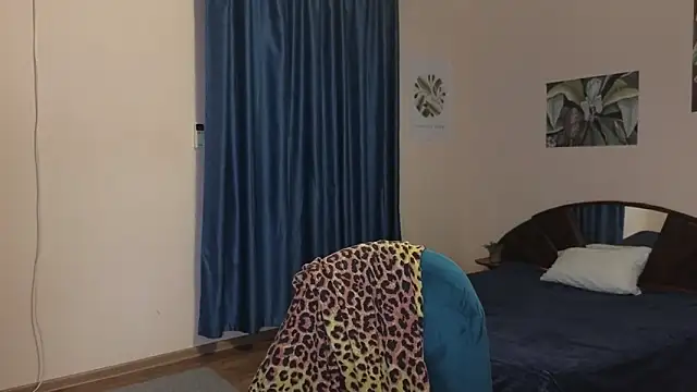 Snapshot of Miss_Moren chatting on 11/18/25, 02:43 Miss Moren online show from 11/18/25, 02:43