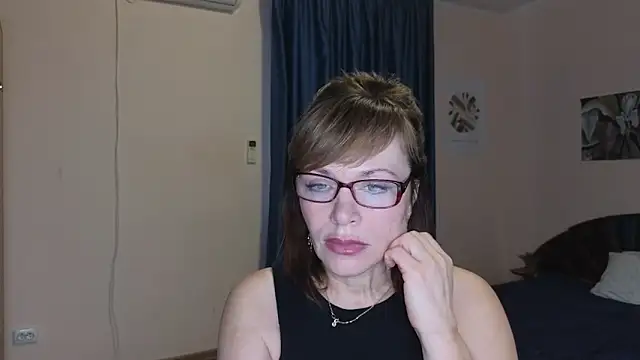 Snapshot of Miss_Moren chatting on 11/23/25, 10:37 Miss Moren online show from 11/23/25, 10:37