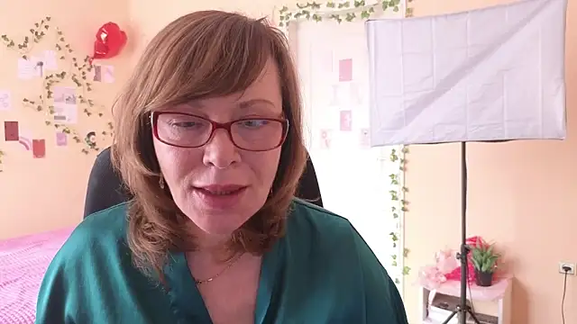 Snapshot of Miss_Moren chatting on 03/17/26, 05:33 Miss Moren online show from 03/17/26, 05:33