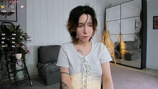 lilithlunna online show from 12/27/24, 05:31