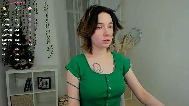 lilithlunna online show from 12/30/24, 11:28