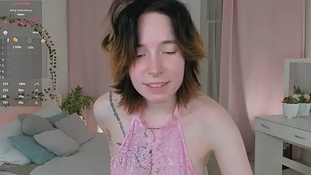 lilithlunna online show from 01/25/25, 04:56