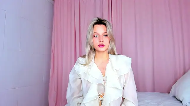 Snapshot of MeowthLilu chatting on 10/22/25, 02:12 MeowthLilu online show from 10/22/25, 02:12