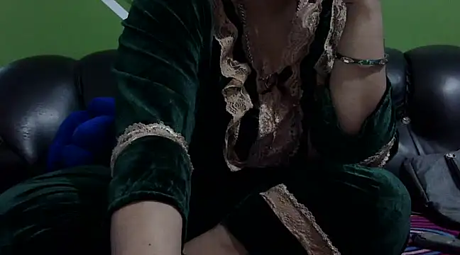 Housewife12 online show from 02/08/25, 07:37