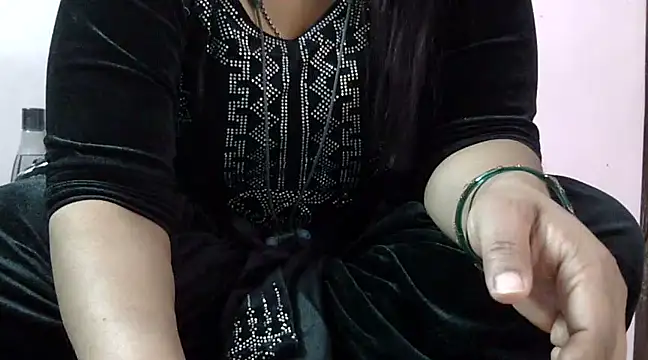 Housewife12 online show from 02/15/25, 08:22