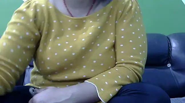 Housewife12 online show from 02/19/25, 01:50