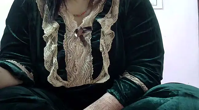 Housewife12 online show from 03/01/25, 08:34