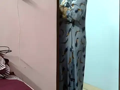 Housewife12 online show from 03/07/25, 07:16