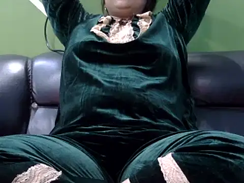 Housewife12 online show from 03/13/25, 05:18