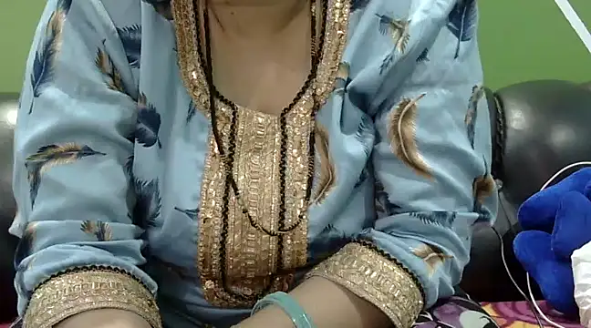 Housewife12 online show from 03/22/25, 06:25