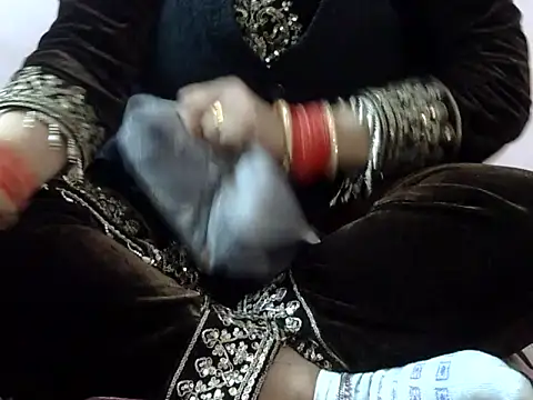 Housewife12 online show from 01/08/26, 07:21