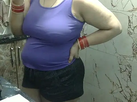 Housewife12 online show from 02/01/26, 08:13