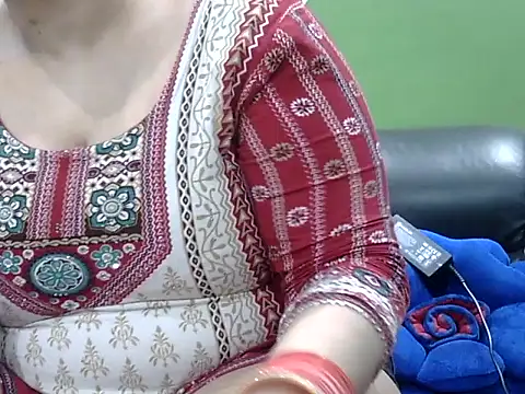 Housewife12 online show from 02/07/26, 10:08