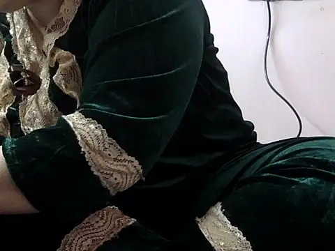 Housewife12 online show from 02/10/26, 10:08