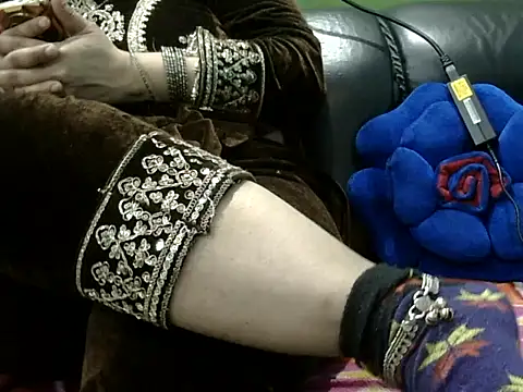 Housewife12 online show from 02/17/26, 08:22