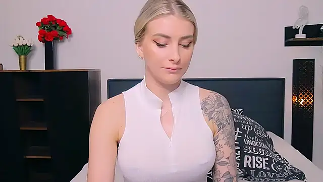 Lia Benini online show from 02/16/26, 09:27