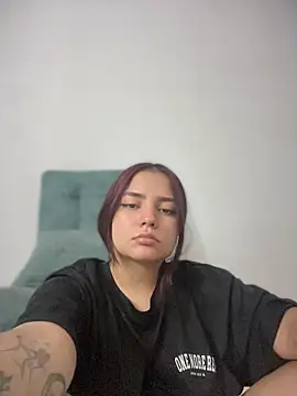 Snapshot of Ema_kraus chatting on 04/26/26, 01:25 Ema kraus online show from 04/26/26, 01:25