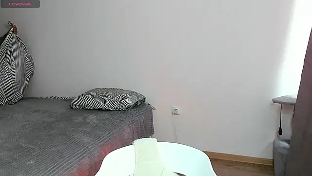 Snapshot of Sweet_white_chocolate chatting on 06/16/26, 10:18 Sweet white chocolate online show from 06/16/26, 10:18