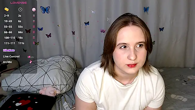 Snapshot of Phantommira chatting on 11/08/25, 01:33 Phantommira online show from 11/08/25, 01:33