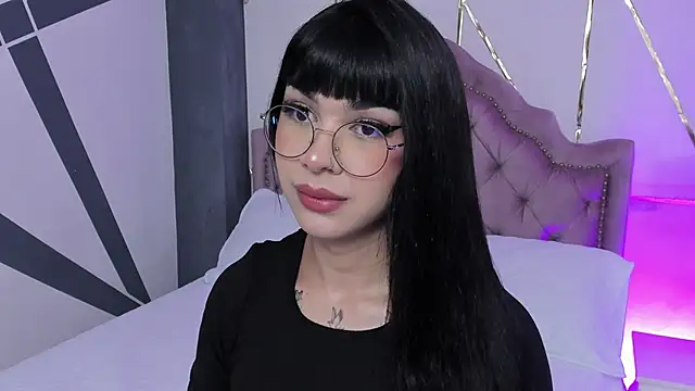 Snapshot of RoseCassie chatting on 02/07/25, 01:43 RoseCassie online show from 02/07/25, 01:43