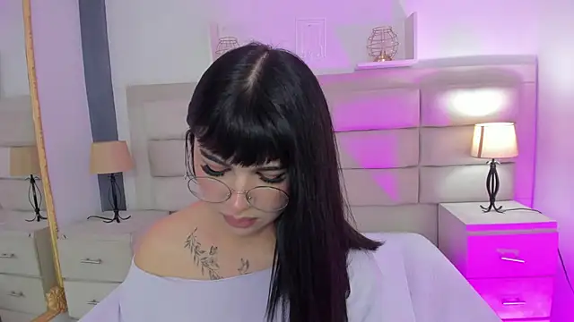 Snapshot of RoseCassie chatting on 02/21/25, 04:37 RoseCassie online show from 02/21/25, 04:37