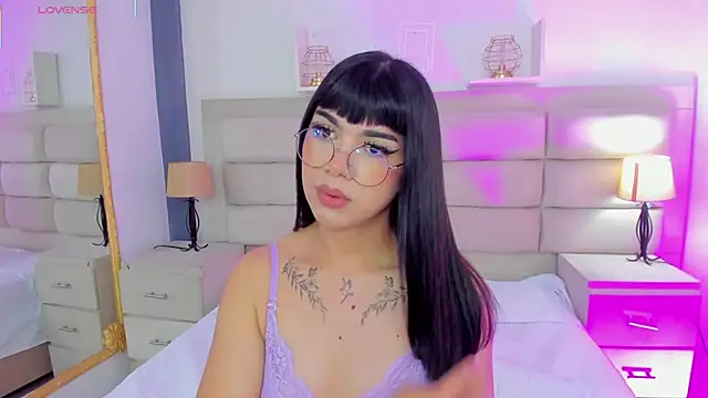 Snapshot of RoseCassie chatting on 02/24/25, 04:04 RoseCassie online show from 02/24/25, 04:04