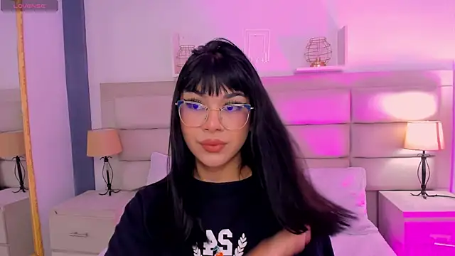Snapshot of RoseCassie chatting on 02/28/25, 01:03 RoseCassie online show from 02/28/25, 01:03