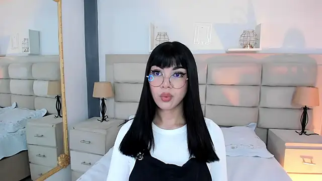 Snapshot of RoseCassie chatting on 03/05/25, 12:44 RoseCassie online show from 03/05/25, 12:44