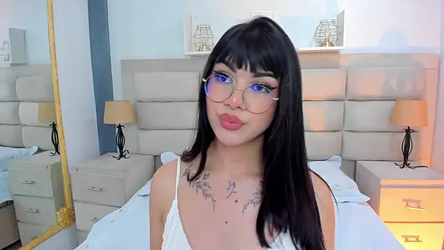 Snapshot of RoseCassie chatting on 03/05/25, 03:51 RoseCassie online show from 03/05/25, 03:51