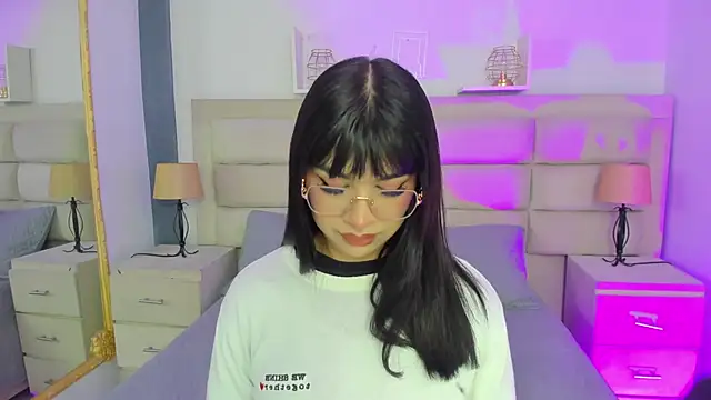 Snapshot of RoseCassie chatting on 03/18/25, 12:36 RoseCassie online show from 03/18/25, 12:36
