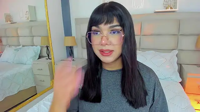 Snapshot of RoseCassie chatting on 03/21/25, 01:01 RoseCassie online show from 03/21/25, 01:01