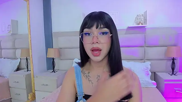 Snapshot of RoseCassie chatting on 03/22/25, 01:30 RoseCassie online show from 03/22/25, 01:30