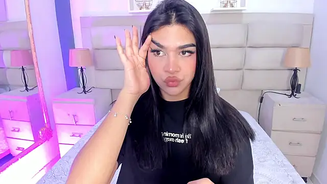 Snapshot of RoseCassie chatting on 09/11/25, 01:00 RoseCassie online show from 09/11/25, 01:00